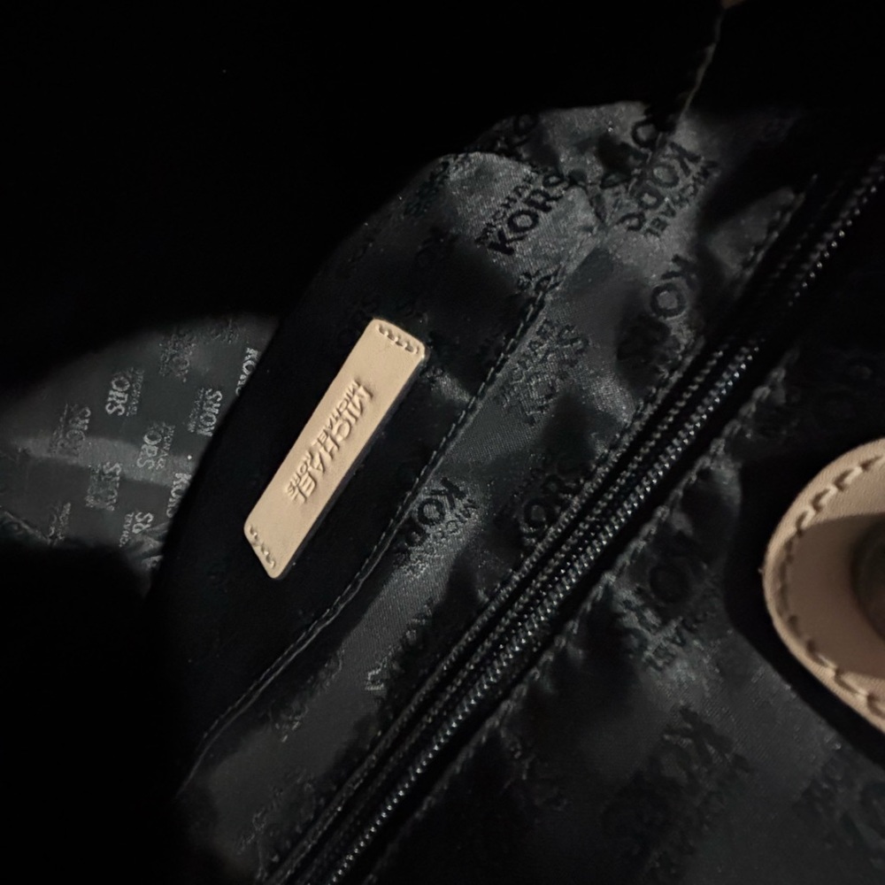 Michael Kors Black and Cream Shoulder Bag - Picture 6 of 6